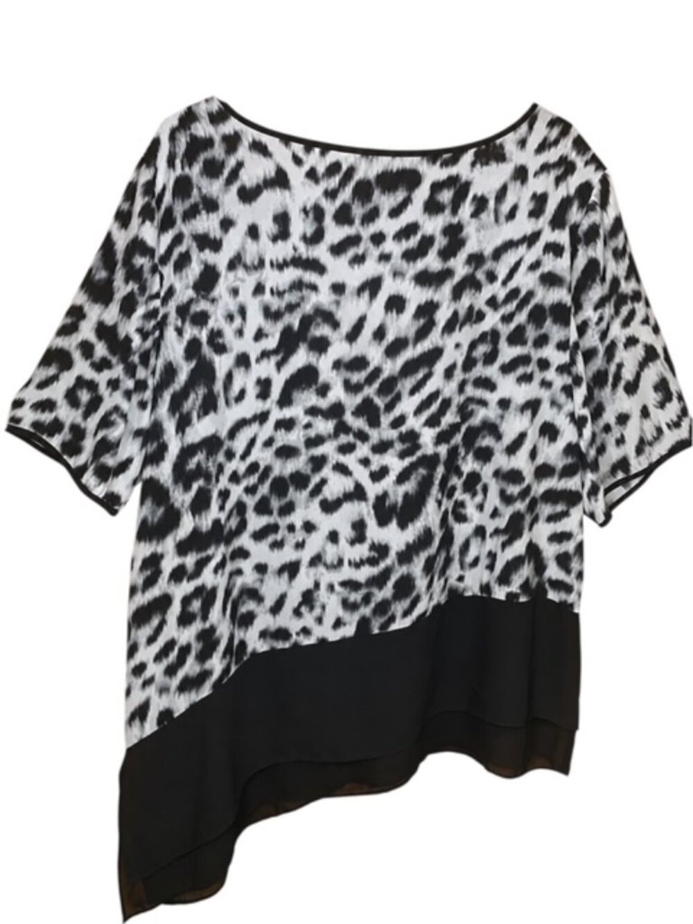 CHICO'S Leopard Print Asymmetric Hem Short Sleeve Blouse - Size XL - Picture 3 of 7